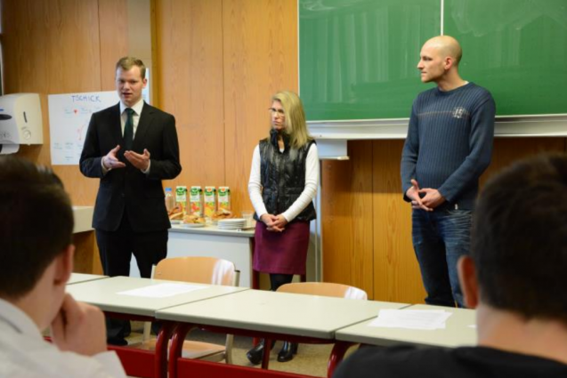 M. Scharle und S. Strehle  beim Gespräch  im WeG - Foto: lichtblick-fotowelten.de