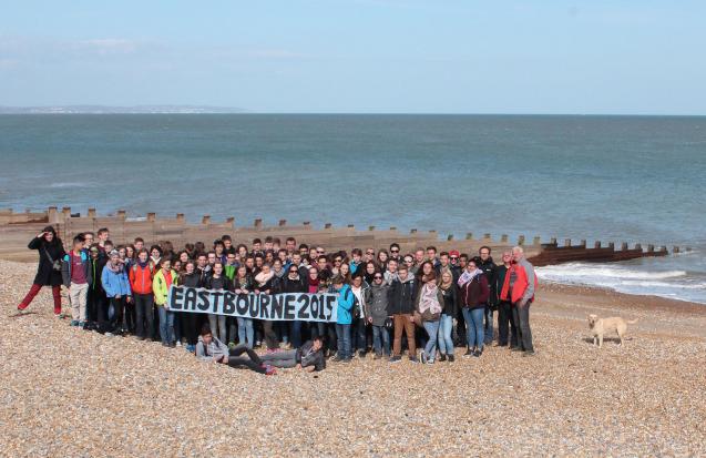 Gruppenfoto am Strand von Eastbourne