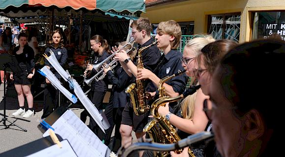 Jazzband auf dem Wochenmarkt